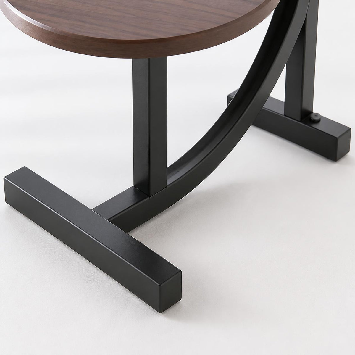 The DUETO N – Round Side Table with Shelf