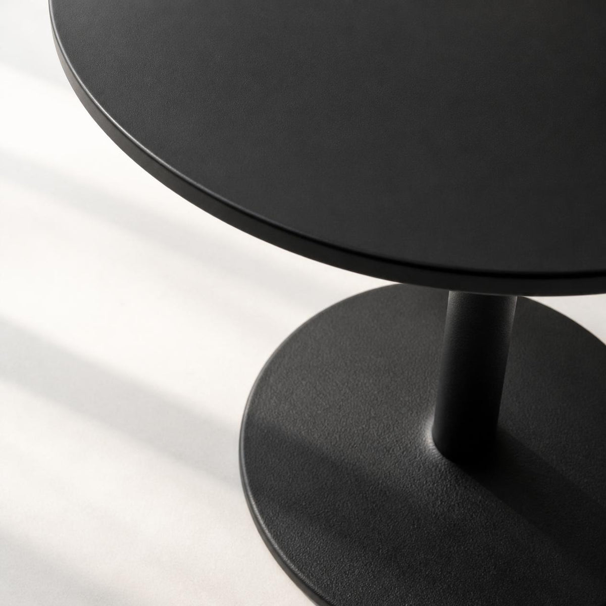 The PEDRA N – Round Pedestal Side Table