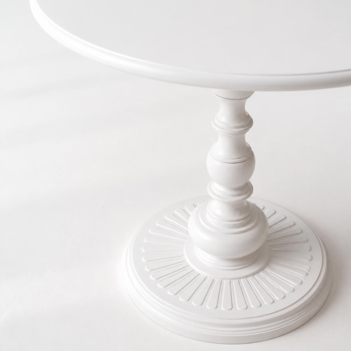 The BAROQ N – Classic Pedestal Side Table